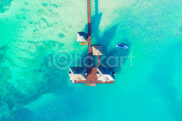 사람없음 JPG 포토 하이앵글 항공촬영 해외이미지 몰디브 보트 수상가옥 야외 여름(계절) 여름풍경 주간 파란색 휴양지