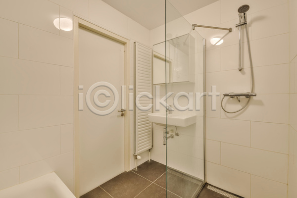 사람없음 JPG 포토 해외이미지 라디에이터 문 샤워기 샤워부스 세면대 실내 심플 욕실 인테리어 화장실