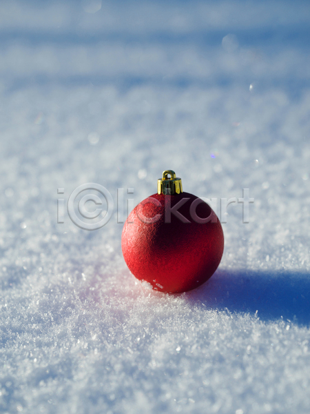 사람없음 JPG 포토 해외이미지 겨울 눈(날씨) 야외 오너먼트 주간 크리스마스장식 한개