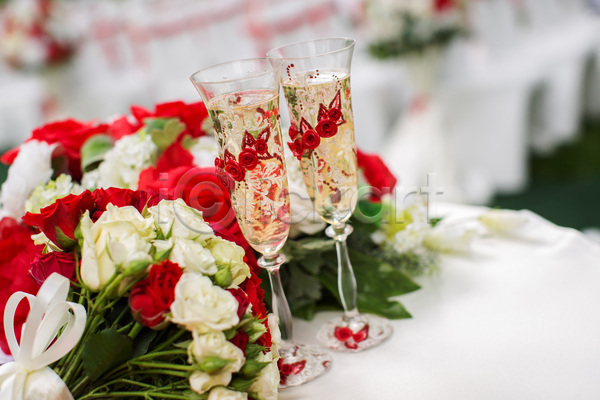 축하 사람없음 JPG 아웃포커스 포토 해외이미지 결혼 꽃 꽃다발 디자인 샴페인 샴페인잔 이벤트 장미 장식 탁자 파티