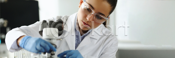 결과 보호 분석 스마트 집중 한명 JPG 포토 해외이미지 DNA 개발 검사(조사) 공구 과학 과학자 노동자 미생물 바쁨 반응 발견 방법 사무실 세포 실행 실험 실험실 안경 액체 업무 유니폼 유리 장비 직업 직장 컬러풀 탐험 플라스크 해외포토 현미경 화학자