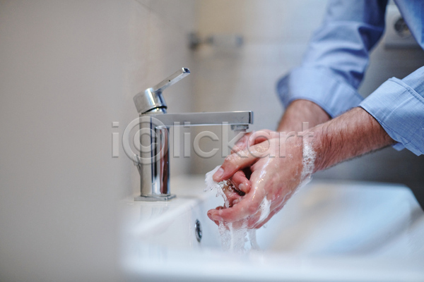 신체부위 JPG 포토 해외이미지 비누거품 세면대 손 손씻기 수도꼭지 실내 위생관리 화장실