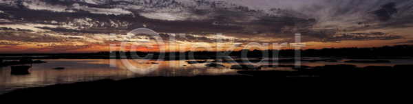 사람없음 JPG 실루엣 포토 해외이미지 구름 도시 문학 물 보트 새벽 오렌지 일몰 전등 주택 지역 컬러풀 포르투갈 풍경 하늘 해외포토 호수 회색