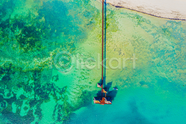 사람없음 JPG 포토 항공촬영 해외이미지 길 목재 방갈로 백그라운드 섬 여름(계절) 여행 이국적 청록색 풍경(경치) 해변 휴가