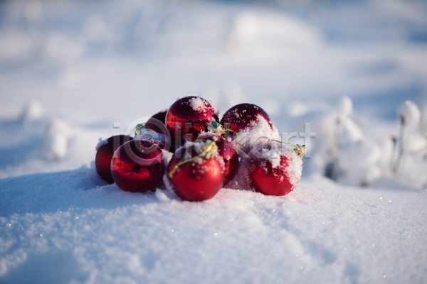 사람없음 JPG 아웃포커스 포토 해외이미지 겨울 눈(날씨) 야외 오너먼트 주간 크리스마스장식