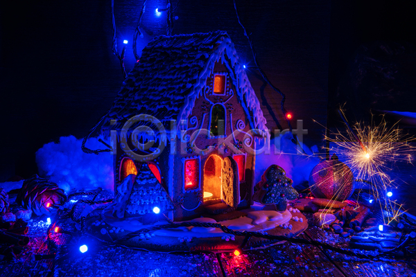 사람없음 JPG 포토 해외이미지 과자집 빛 스파클라 실내 어둠 쿠키 크리스마스