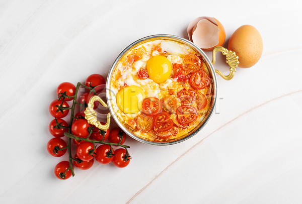 사람없음 JPG 포토 하이앵글 해외이미지 계란 계란껍데기 방울토마토 서양음식 실내 에그인헬 흰배경