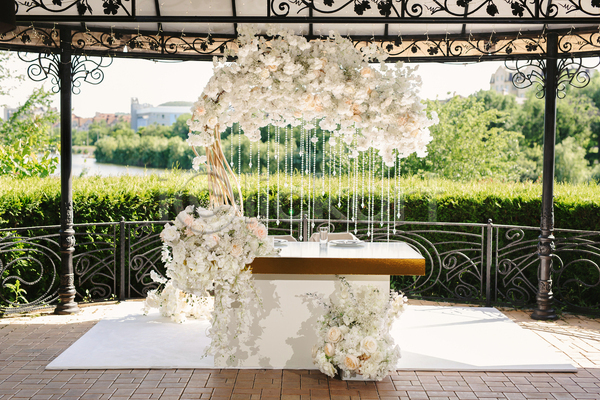 화려 사람없음 JPG 포토 해외이미지 결혼소품 기둥 꽃 나무 보석 야외 울타리 탁자 풀숲