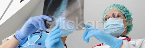 결과 보호 분석 두명 JPG 포토 해외이미지 가면 가운 각도 간호사 건강 검사(조사) 공구 긴급 노동자 동료 문제 바이러스 방 병원 사무실 생물 시험 약 얼굴 엑스레이 유니폼 의사 장갑 장비 증상 질문 질병 청진기 치료 토론 해외포토 헬프 환자 회의