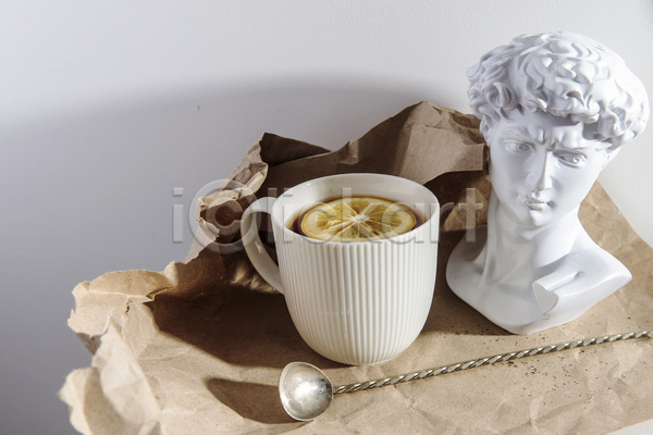 사람없음 JPG 포토 해외이미지 레몬 조각상 종이 차(음료) 찻잔 티스푼 회색배경