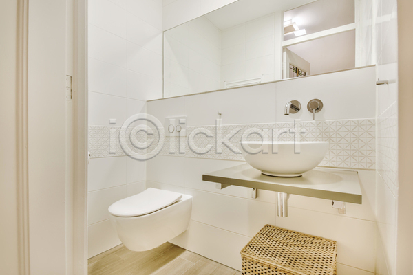 깨끗함 사람없음 JPG 포토 해외이미지 거울 변기 세면대 실내 인테리어 화장실