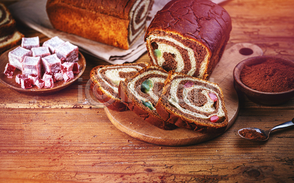 사람없음 JPG 포토 해외이미지 갈색 나무도마 로쿰 백그라운드 빵 슬라이스 케이크 코코아가루 티스푼 파운드케이크