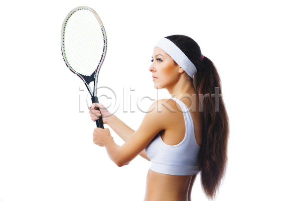성인 성인여자한명만 여자 한명 JPG 옆모습 포토 해외이미지 들기 무표정 상반신 실내 테니스 테니스라켓 테니스선수 포니테일 흰배경
