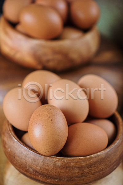 사람없음 JPG 아웃포커스 포토 해외이미지 계란 나무그릇 담기 실내 쌓기