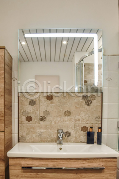 사람없음 JPG 포토 해외이미지 거울 반사 세면대 실내 심플 위생용품 인테리어 화장실