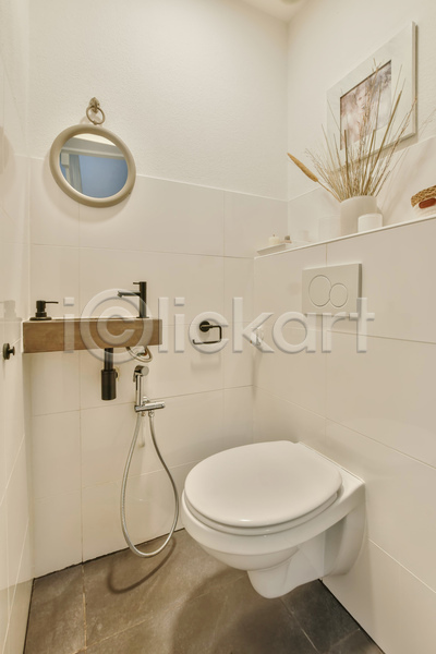 깨끗함 사람없음 JPG 포토 해외이미지 거울 변기 세면대 실내 욕실 인테리어 화장실