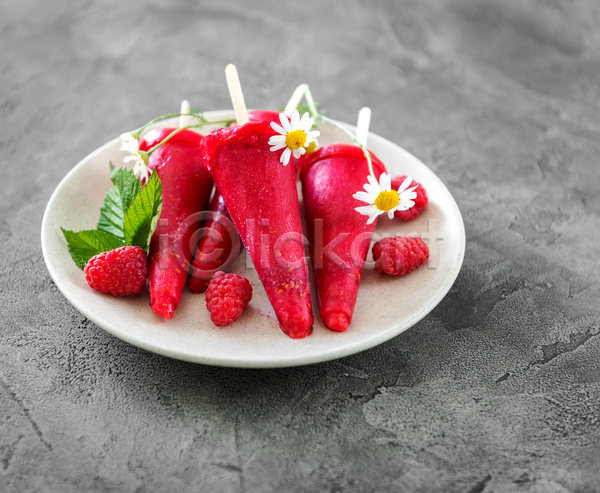 시원함 사람없음 JPG 포토 해외이미지 딸기 막대아이스크림 빨간색 아이스크림 허브