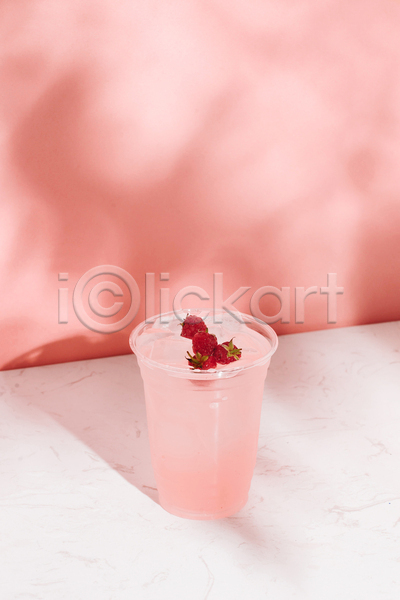 사람없음 JPG 포토 해외이미지 그림자 분홍색배경 빛 산딸기 실내 얼음 잔