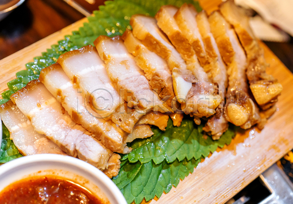 사람없음 JPG 포토 해외이미지 깻잎 돼지고기 보쌈 슬라이스 실내 한식