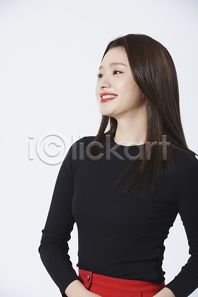 즐거움 행복 20대 성인 성인여자한명만 여자 한국인 한명 JPG 앞모습 포토 감정 미소(표정) 상반신 스튜디오촬영 실내 응시 표정 표현 흰배경