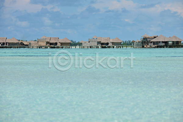 사람없음 JPG 포토 해외이미지 바다 수상가옥 야외 여름(계절) 여름풍경 주간 하늘 휴양지