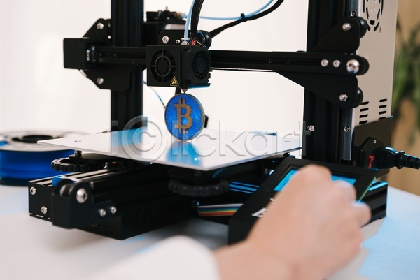 신체부위 JPG 포토 해외이미지 3D프린터 4차산업 가상화폐 과학기술 동전 손 실내 인공 작업 제조