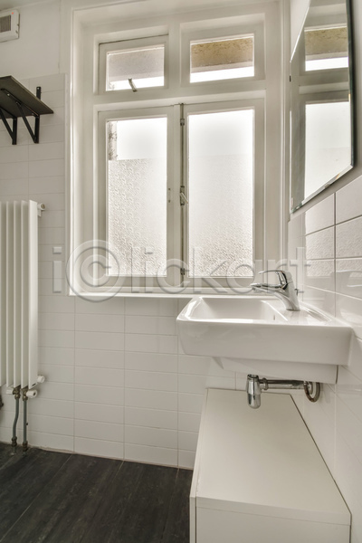 사람없음 JPG 포토 해외이미지 거울 라디에이터 세면대 실내 심플 인테리어 창문 화장실