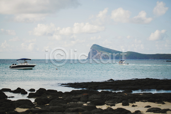 사람없음 JPG 포토 해외이미지 바다 보트 섬 야외 여름(계절) 주간 풍경(경치)