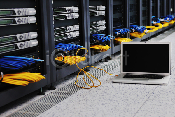 사람없음 JPG 포토 해외이미지 노트북 서버 서버실 센터 시스템 실내 자료 전선