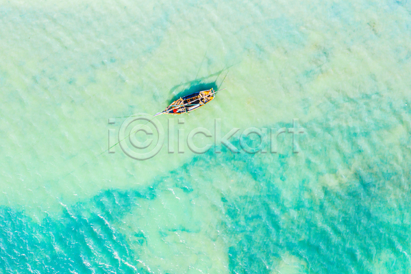 사람없음 JPG 포토 항공촬영 해외이미지 떠있는 바다 보트 어선 자연 조감도 풍경(경치)
