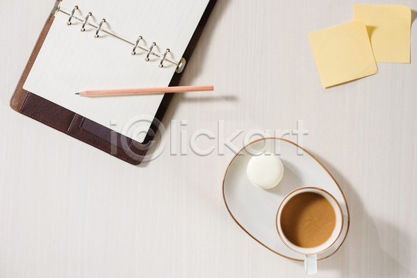 티타임 사람없음 JPG 포토 하이앵글 해외이미지 다이어리 마카롱 실내 연필 커피 커피잔 포스트잇 흰배경