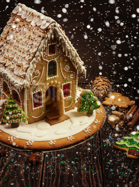 사람없음 JPG 포토 해외이미지 과자집 나무배경 눈(날씨) 실내 쿠키 크리스마스 크리스마스트리모양쿠키