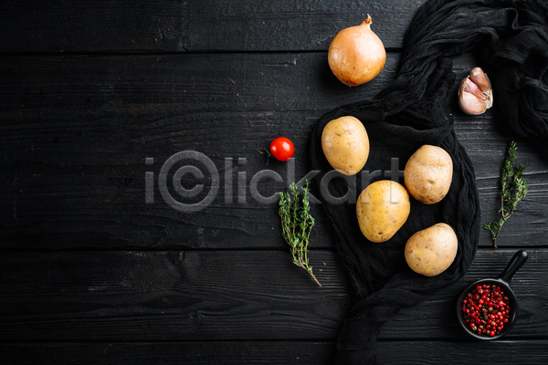 사람없음 JPG 포토 하이앵글 해외이미지 감자 검은배경 식재료 실내 양파 카피스페이스 허브