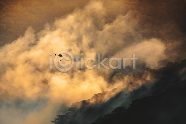 위험 사람없음 JPG 포토 해외이미지 산 산불 소방헬리콥터 야외 연기