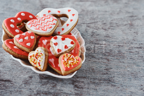 사랑 사람없음 JPG 포토 해외이미지 발렌타인데이 빨간색 쌓기 카피스페이스 쿠키 프로스팅 하트
