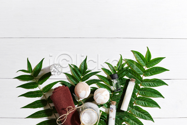 사람없음 JPG 포토 하이앵글 해외이미지 수건 스파용품 실내 아로마테라피 오브젝트 입욕소금 잎 흰배경