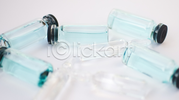 사람없음 JPG 포토 해외이미지 바이알 백신 스튜디오촬영 액체 예방접종 오브젝트 유리병 투명 하늘색