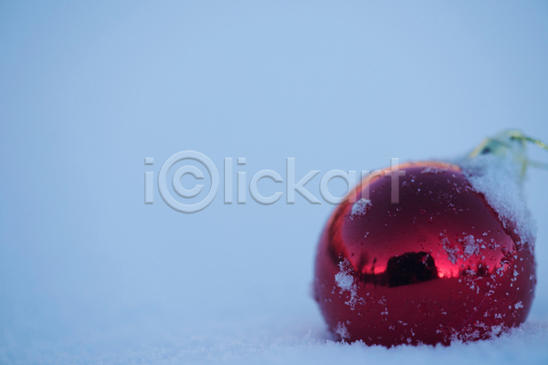 사람없음 JPG 근접촬영 포토 해외이미지 눈(날씨) 눈덮임 야외 오너먼트 주간 크리스마스 크리스마스용품 한개