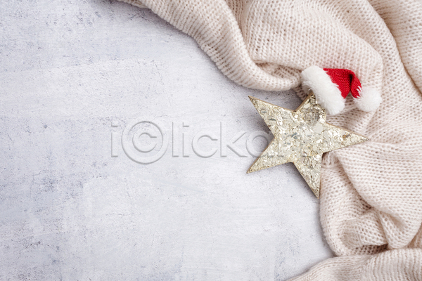 사람없음 JPG 포토 해외이미지 니트 별 별모형 산타모자 실내 카피스페이스 크리스마스 크리스마스용품 흰배경