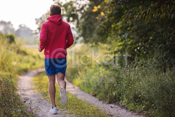 활발 남자 서양인 성인 성인남자한명만 한명 JPG 뒷모습 포토 해외이미지 달리기 달리기선수 라이프스타일 마라톤 아침 야외 운동복 전신 조깅
