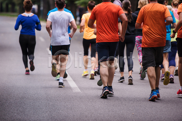 남자 성인 성인만 여러명 여자 JPG 뒷모습 포토 해외이미지 달리기 도로 마라톤 마라톤선수 야외 전신 주간