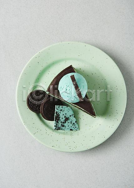 사람없음 JPG 포토 하이앵글 디저트 민트초코 스튜디오촬영 실내 아이스크림 접시 조각 조각케이크 초콜릿 쿠키
