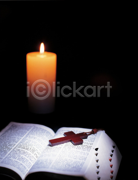 사람없음 JPG 포토 기독교 기독교용품 로자리오 묵주 백그라운드 빛 성경 십자가 종교 종교용품 천주교 초 촛불