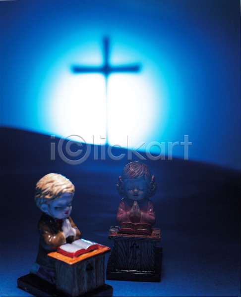 사람없음 어린이 어린이만 JPG 포토 기도 기독교 기독교용품 백그라운드 십자가 인형 장식 종교 종교용품 천주교