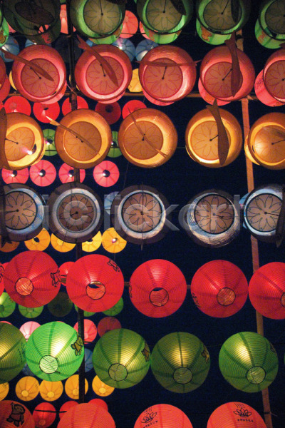 사람없음 JPG 근접촬영 로우앵글 포토 백그라운드 부처님오신날 불교 불교용품 야간 야외 여러개 연등 연등행사 전통 종교 종교용품 한국전통
