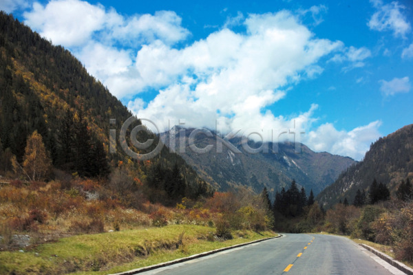 사람없음 JPG 포토 건축 구름(자연) 길 나무 도로 배경화면 백그라운드 산 야외 자연 주간 풍경(경치) 하늘