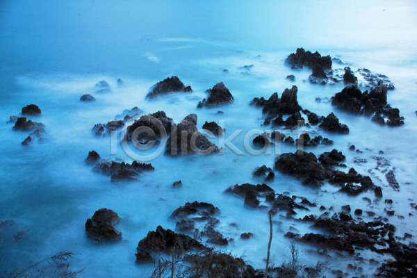 사람없음 JPG 포토 하이앵글 항공촬영 겨울 계절 돌(바위) 바다 바위(돌) 섬 야외 자연 주간 풍경(경치)