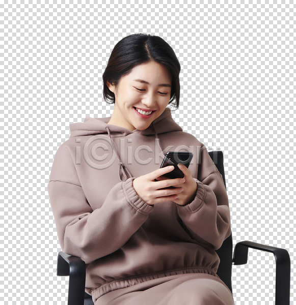 20대 성인 성인여자한명만 여자 한국인 한명 PNG 편집이미지 누끼 들기 미소(표정) 상반신 스마트폰 앉기 웃음 응시 의자 편집 편집소스 후드티셔츠