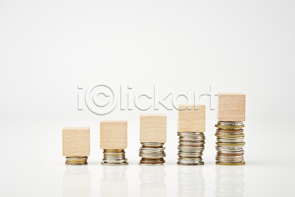 사람없음 JPG 포토 경제 금융 나무블록 동전 동전탑 비즈니스 스튜디오촬영 실내 쌓기 재테크 흰배경