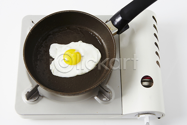 사람없음 JPG 포토 계란 계란프라이 반숙 반찬 버너 프라이 흰배경